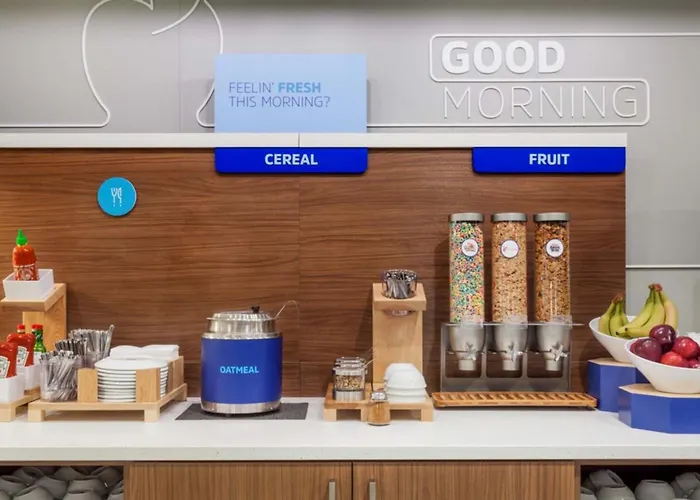 Holiday Inn Express & Suites Fairmont By Ihg